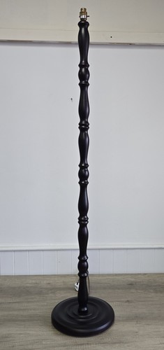 Lovely vintage wooden standard - vintage,